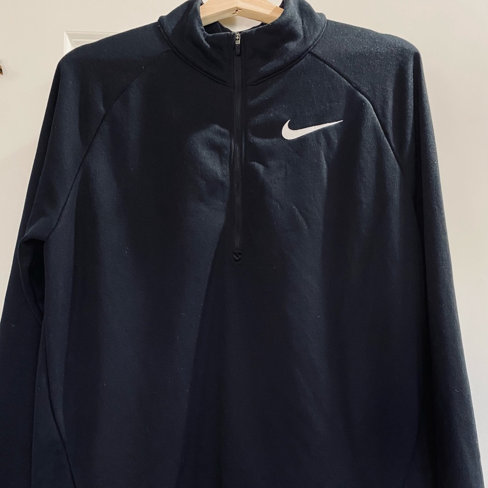 Men’s Medium Nike Dri Fit long sleeve top